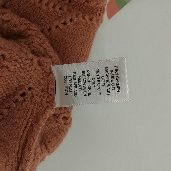 NWT Hazel Moon Knit Sweater Crop Dusty Mauve Orange Blue Flowers Top L - Picture 5 of 8